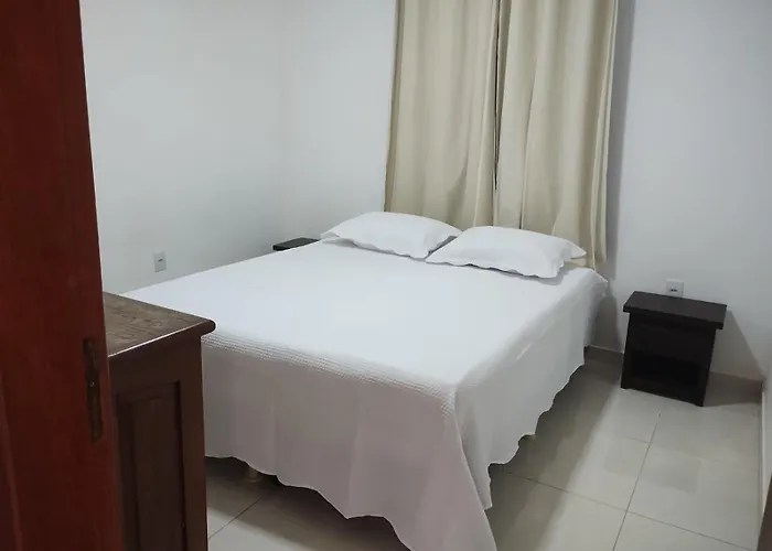 Apartamento com dois quartos, uma suíte na Praia de Taperapuã Porto Seguro